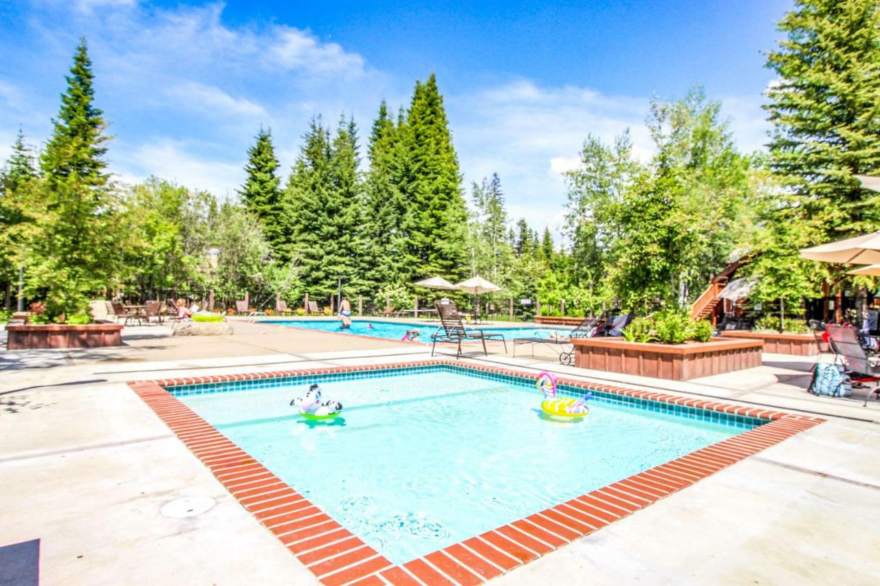 מק'קול Cottage Court Condo מראה חיצוני תמונה